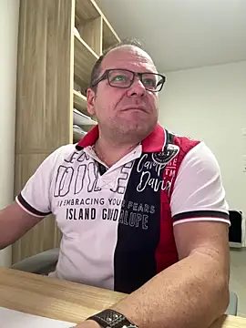 coupleLatinaLovers online show from 12-05-25, 06:22