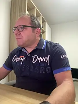 Snapshot of coupleLatinaLovers chatting on 12-18-25, 05:57 coupleLatinaLovers online show from 12-18-25, 05:57