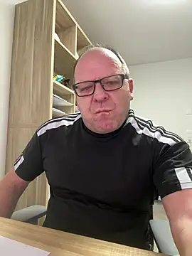 Snapshot of coupleLatinaLovers chatting on 01-15-26, 07:13 coupleLatinaLovers online show from 01-15-26, 07:13