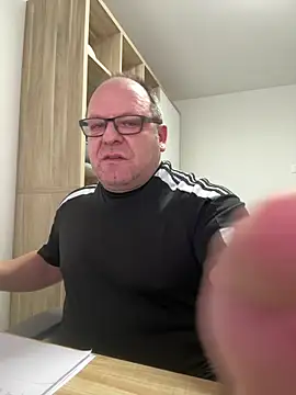 Snapshot of coupleLatinaLovers chatting on 01-19-26, 08:18 coupleLatinaLovers online show from 01-19-26, 08:18