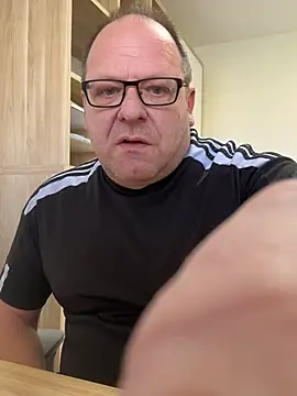 Snapshot of coupleLatinaLovers chatting on 02-13-26, 09:38 coupleLatinaLovers online show from 02-13-26, 09:38