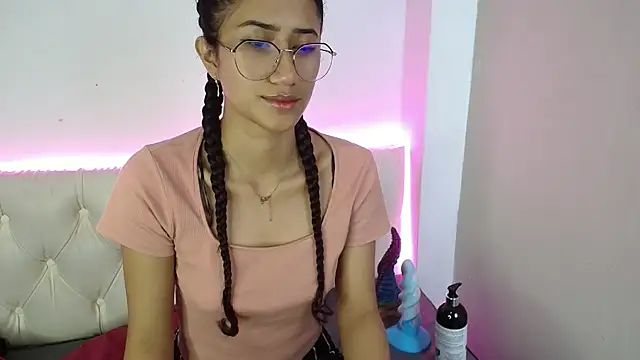 Snapshot of KaitlynLoveCam chatting on 02-13-25, 04:11 KaitlynLoveCam online show from 02-13-25, 04:11