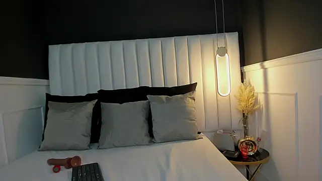 chloe zulay online show from 01-30-25, 03:55