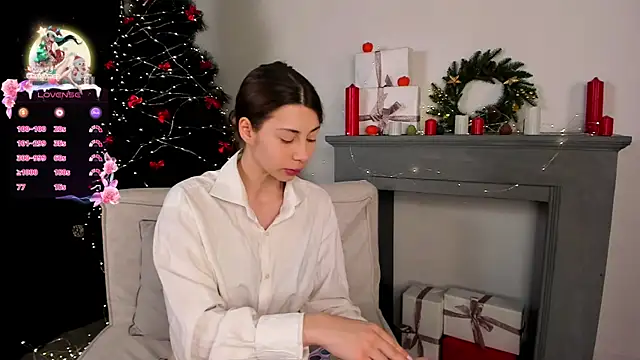 Snapshot of Lucutes chatting on 12-29-24, 11:40 Lucutes online show from 12-29-24, 11:40