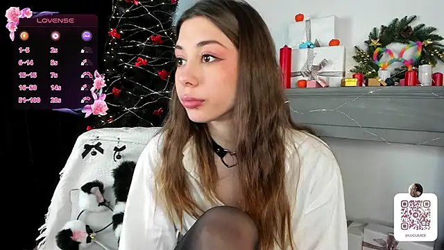 Snapshot of Lucutes chatting on 01-06-25, 09:08 Lucutes online show from 01-06-25, 09:08