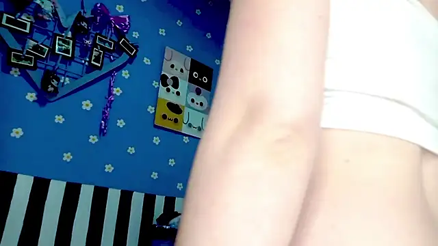 PetiteIvoryQueen19 online show from 06-01-26, 12:23