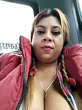 Laura-Hernandez online show from 12-18-24, 02:38