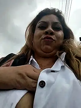 Laura-Hernandez online show from 02-22-25, 07:03