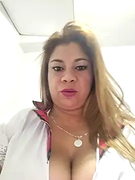 Laura-Hernandez online show from 03-05-25, 02:45