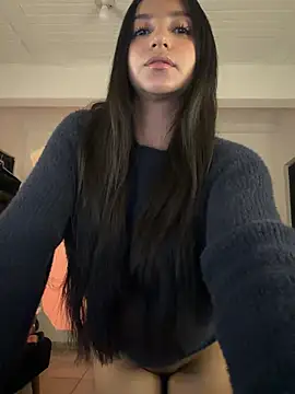 Snapshot of aly_golden_ chatting on 06-18-26, 02:21 aly golden online show from 06-18-26, 02:21