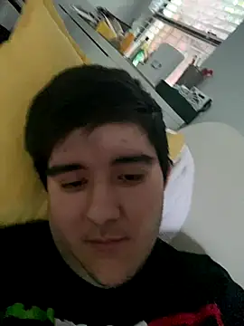 Snapshot of Yann_18 chatting on 10-14-25, 11:38 Yann 18 online show from 10-14-25, 11:38