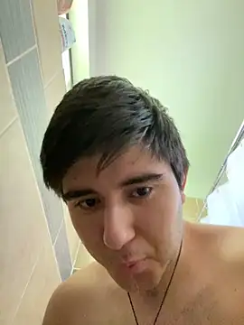 Snapshot of Yann_18 chatting on 10-17-25, 08:22 Yann 18 online show from 10-17-25, 08:22