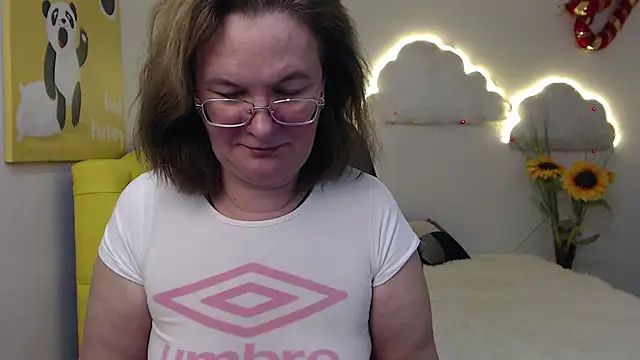 Snapshot of HolyMilfa chatting on 02-08-25, 10:39 HolyMilfa online show from 02-08-25, 10:39