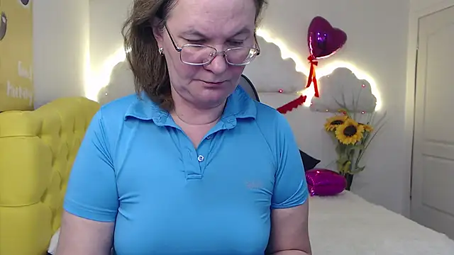 Snapshot of HolyMilfa chatting on 03-07-25, 10:45 HolyMilfa online show from 03-07-25, 10:45