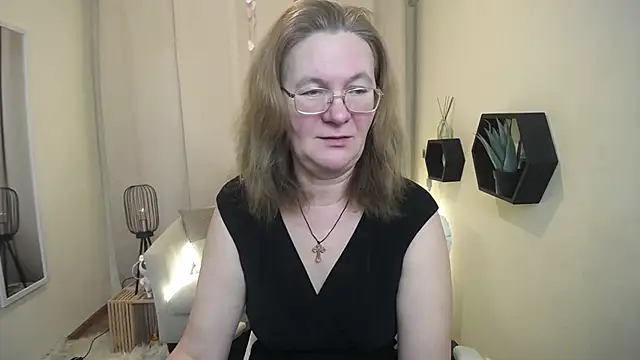 Snapshot of HolyMilfa chatting on 02-17-26, 01:18 HolyMilfa online show from 02-17-26, 01:18