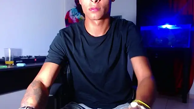 Snapshot of enjoy_vibes chatting on 10-10-25, 01:59 enjoy vibes online show from 10-10-25, 01:59