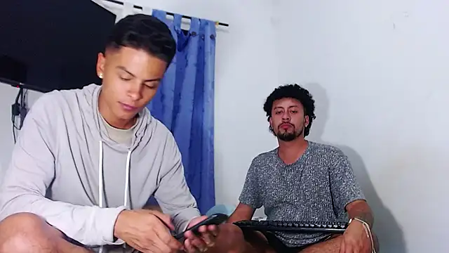 Snapshot of enjoy_vibes chatting on 10-17-25, 04:37 enjoy vibes online show from 10-17-25, 04:37