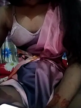 Snapshot of Nadia-2 chatting on 12-21-25, 01:18 Nadia-2 online show from 12-21-25, 01:18