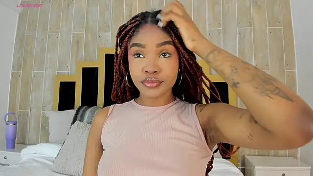 Snapshot of AriaFoster chatting on 10-28-25, 12:14 AriaFoster online show from 10-28-25, 12:14