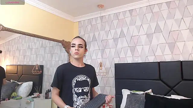 JustinePerry online show from 02-19-25, 04:12