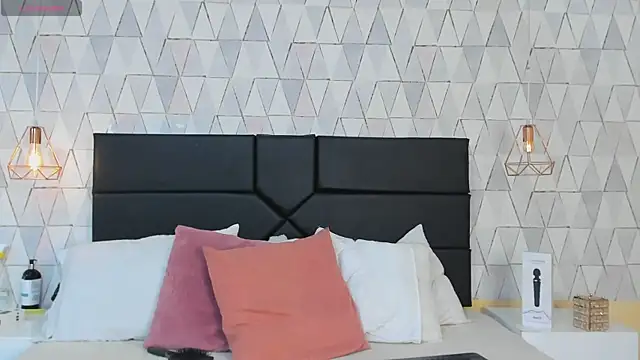 JustinePerry online show from 12-23-25, 03:26