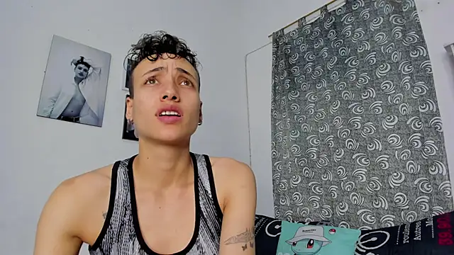 Snapshot of megan_100 chatting on 10-25-25, 06:57 megan 100 online show from 10-25-25, 06:57