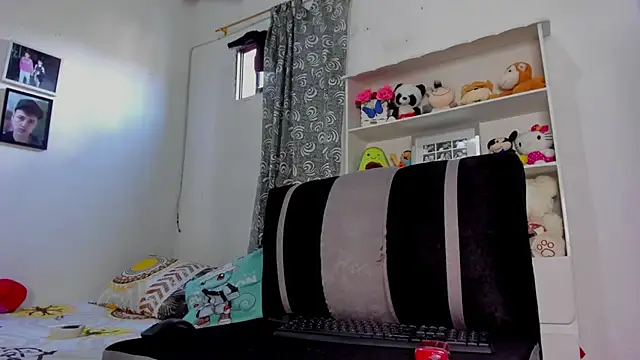 Snapshot of megan_100 chatting on 11-08-25, 06:51 megan 100 online show from 11-08-25, 06:51