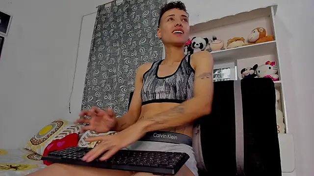 Snapshot of megan_100 chatting on 11-09-25, 07:01 megan 100 online show from 11-09-25, 07:01