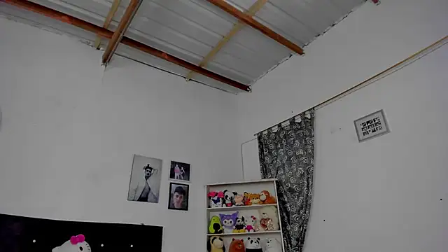 Snapshot of megan_100 chatting on 11-25-25, 05:35 megan 100 online show from 11-25-25, 05:35