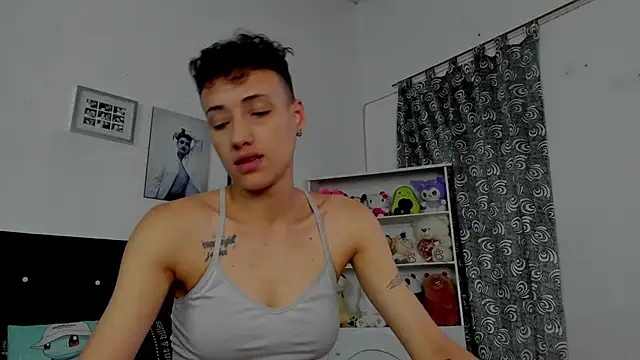 Snapshot of megan_100 chatting on 12-13-25, 07:53 megan 100 online show from 12-13-25, 07:53