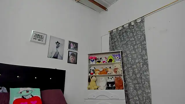 Snapshot of megan_100 chatting on 12-17-25, 06:47 megan 100 online show from 12-17-25, 06:47