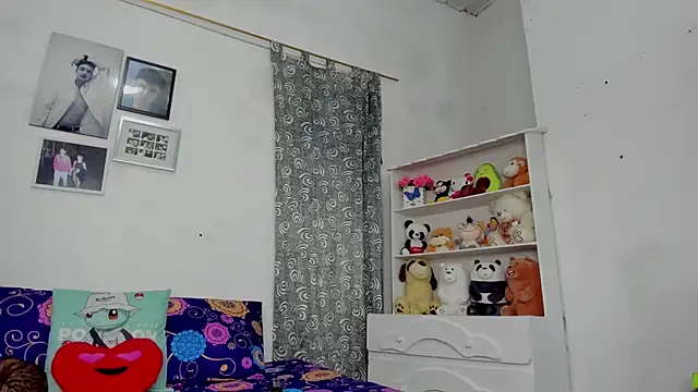 Snapshot of megan_100 chatting on 02-16-26, 04:47 megan 100 online show from 02-16-26, 04:47