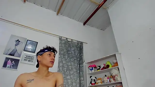 Snapshot of megan_100 chatting on 02-18-26, 04:36 megan 100 online show from 02-18-26, 04:36