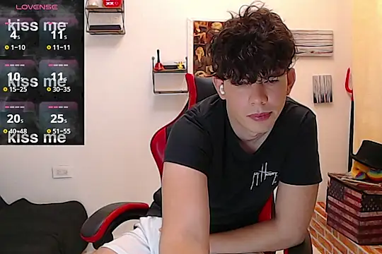 Snapshot of Angelo-cianuro- chatting on 12-02-25, 10:38 Angelo-cianuro- online show from 12-02-25, 10:38