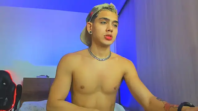 Snapshot of Stevenn_77 chatting on 12-07-24, 04:36 Stevenn 77 online show from 12-07-24, 04:36