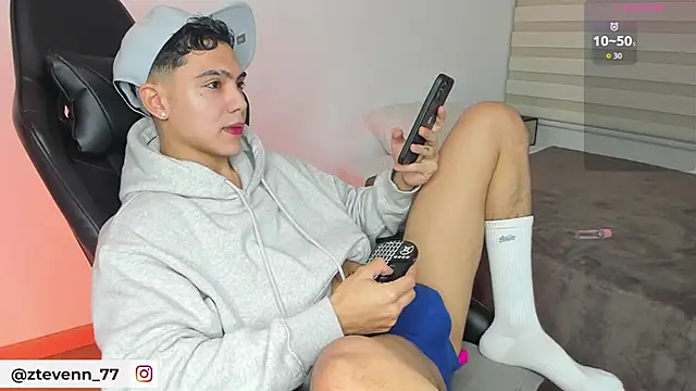 Snapshot of Stevenn_77 chatting on 10-06-25, 01:47 Stevenn 77 online show from 10-06-25, 01:47