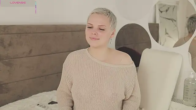 LikaBerry1 online show from 09-30-25, 12:43