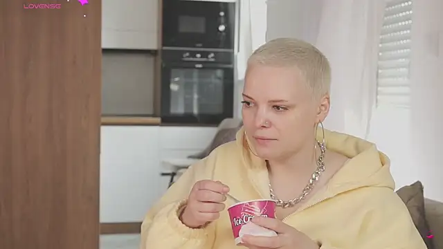 LikaBerry1 online show from 04-13-26, 04:12