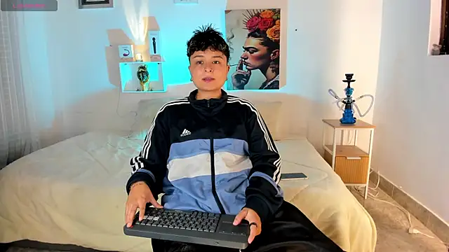 ZuryRamirez  online show from 07-12-26, 08:11