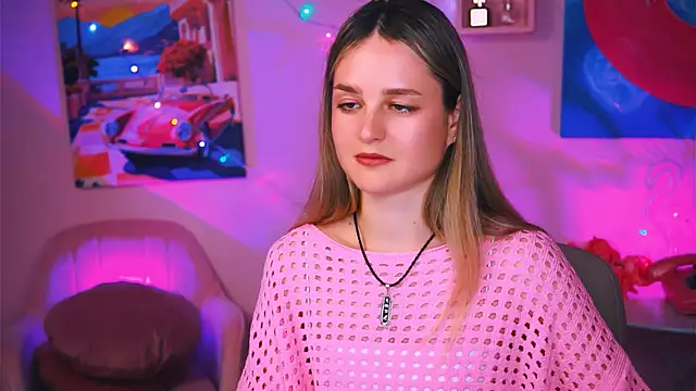 Snapshot of DeboraLarson chatting on 12-13-24, 01:01 DeboraLarson online show from 12-13-24, 01:01