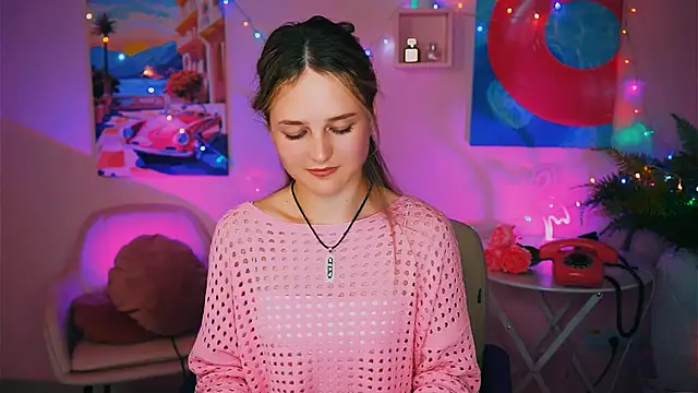 Snapshot of DeboraLarson chatting on 12-15-24, 07:53 DeboraLarson online show from 12-15-24, 07:53