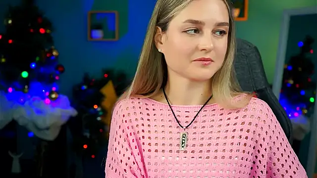 Snapshot of DeboraLarson chatting on 12-17-24, 06:56 DeboraLarson online show from 12-17-24, 06:56