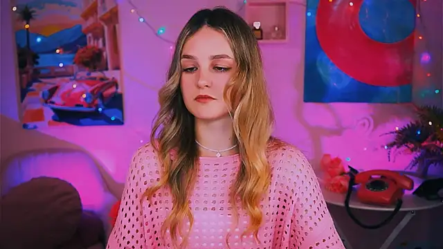 Snapshot of DeboraLarson chatting on 12-24-24, 07:06 DeboraLarson online show from 12-24-24, 07:06