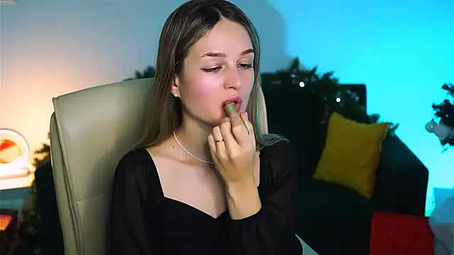 Snapshot of DeboraLarson chatting on 01-14-25, 04:25 DeboraLarson online show from 01-14-25, 04:25