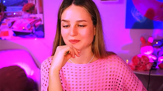 Snapshot of DeboraLarson chatting on 01-28-25, 02:31 DeboraLarson online show from 01-28-25, 02:31