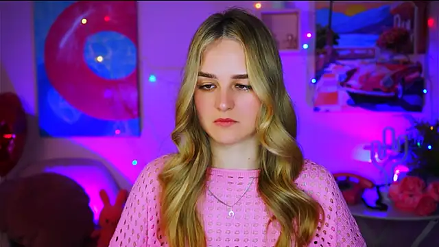 Snapshot of DeboraLarson chatting on 03-18-25, 03:53 DeboraLarson online show from 03-18-25, 03:53