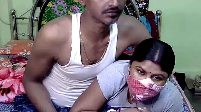 Snapshot of Couple_For_You18 chatting on 12-29-24, 05:33 Couple For You18 online show from 12-29-24, 05:33