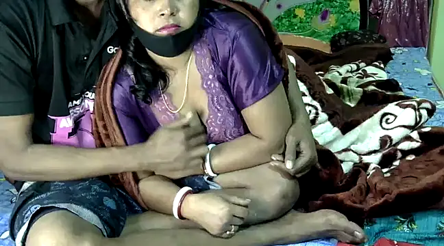 Snapshot of Couple_For_You18 chatting on 01-03-25, 05:10 Couple For You18 online show from 01-03-25, 05:10