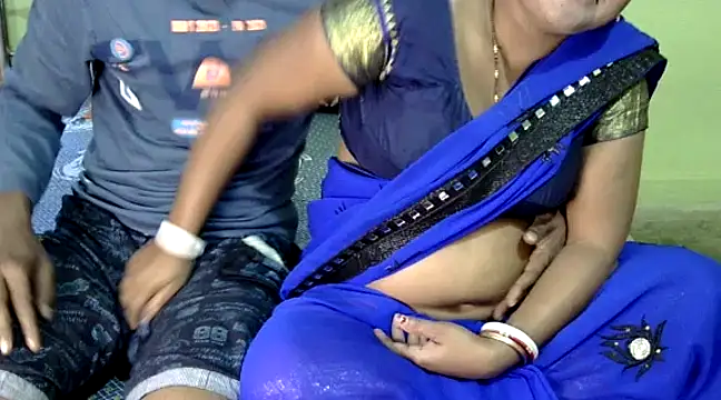 Snapshot of Couple_For_You18 chatting on 01-16-25, 01:37 Couple For You18 online show from 01-16-25, 01:37