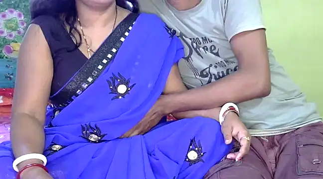 Snapshot of Couple_For_You18 chatting on 02-02-25, 04:05 Couple For You18 online show from 02-02-25, 04:05